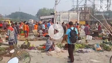 गोरौल: गोढ़ीया मंडी में दीपावली को लेकर लोगों ने की सामान की खरीदारी