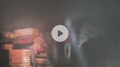 बीना: राजीव गांधी वार्ड में दिवाली की रात टाइल्स गोदाम में लगी आग, धुआं देख स्थानीय लोग मदद को पहुंचे