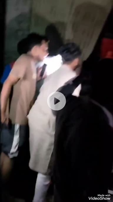 मिर्ज़ापुर: रतनगंज में फर्नीचर के गोदाम में भीषण आग लगने का वीडियो आया सामने, लाखों का सामान जलकर हुआ राख