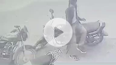 पीपलदा: खातोली कस्बे के मंडी गेट के पास से मोटरसाइकिल चोरी का सीसीटीवी फुटेज आया सामने, पुलिस जांच में जुटी