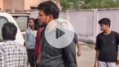 झांसी: दिवाली के दिन गणेश चौराहा स्थित रेलवे लाइन पर युवक ने ट्रेन के आगे कूदकर किया सुसाइड