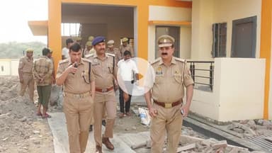 रामपुर: मंगलवार को तोपखाने पर पुलिस अधीक्षक विद्यासागर मिश्र ने नए फायर स्टेशन का औचक निरीक्षण कर निर्माण कार्य का लिया जायजा