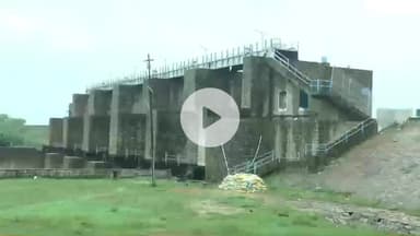 வெம்பக்கோட்டை: கனமழையின் காரணமாக வெம்பக்கோட்டை அணை உயர்ந்துள்ளது நிதித்துறை அமைச்சர் தங்கம் தென்னரசு அணையாய் ஆய்வு மேற்கொண்டார்