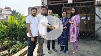 मिठाई नहीं, पटाखे नहीं, दीपावली पर मानवता परिवार ने 100 से अधिक पौधे किया लोगों को भेंट किया । दीपावली पर लोगों में पर्यावरण के प्रति प्रेम, और समर्पण का दिया संदेश।