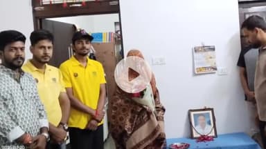 झालरापाटन: पुलिस शहीद दिवस पर झालावाड़ पुलिस मित्रों ने दुर्गपुरा में SP के चालक प्रभु लाल को श्रद्धांजलि अर्पित की