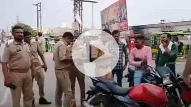 हाथरस: तालाब चौराहे पर पुलिस ने दीपावली त्यौहार पर विशेष अभियान चलाकर नियमों का उल्लंघन करने वाले वाहनों के काटे चालान