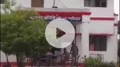 करनैलगंज: रास्ते के विवाद में विपक्षियों ने महिला को लाठी-डंडों से पीटा, कौड़िया थाना में दर्ज हुआ मुकदमा