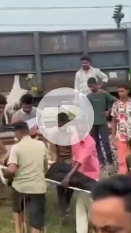 नरवल: महाराजपुर में युवक ने ट्रेन के सामने कूदकर आत्महत्या का प्रयास किया, गंभीर रूप से घायल