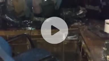 करनैलगंज: कटरा बाजार में दीपावली की देर रात जन सेवा केंद्र में भीषण आग, लाखों का सामान जलकर हुआ राख