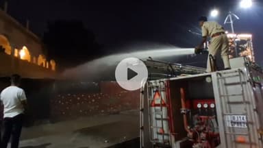 अजमेर: मेयो लिंक रोड स्थित बंद पड़े कैफे में लगी आग, सूचना मिलने पर पहुंची फायर ब्रिगेड, गनीमत रही कि नहीं हुई जन हानि