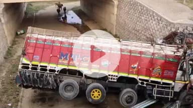 दीगोद: बूढादीत थाना क्षेत्र में गलत दिशा से आए ट्रक के पुलिया से गिरने पर चालक की मौत, पुलिस मौके पर पहुंची