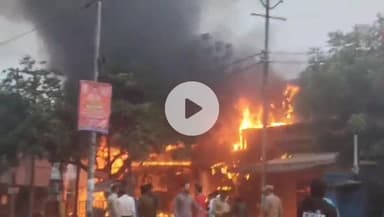 कानपुर: साकेत नगर के शुभम भोजनालय में लगी आग, फायर बिग्रेड की दो गाड़ियों ने आग पर पाया काबू