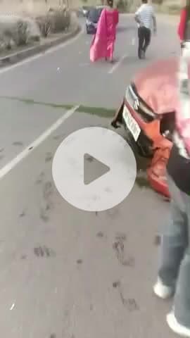 सोलन: सोलन के कुमरहट्टी में जोरदार सड़क हादसे में 5 बार पलटी ऑटो कार