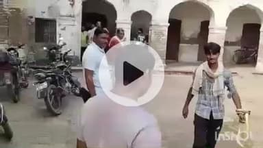 हाथरस: जिला अस्पताल के बराबर ट्रैफिक ऑफिस में निकला 5 फुट का कोबरा सांप, पुलिस वालों में मची अफरातफरी, ऑफिस छोड़कर भागे