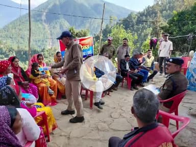 घाट: नन्दानगर पुलिस और कर्णप्रयाग पुलिस ने सुनी लोगों की समस्याएँ, किया समाधान