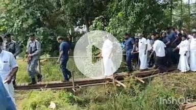 மன்னார்குடி: வேளுக்குடி பகுதியில் அறுவடைக்கு தயாரான நிலையில் மழையால் பாதிக்கப்பட்ட நெற்பயிர்களை எதிர்க்கட்சித் தலைவர் எடப்பாடி பழனிச்சாமி நேரில் ஆய்வு