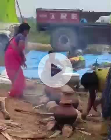 కాలూర్ తిమ్మనదొడ్డి: పాగుంట లక్ష్మి వెంకటేశ్వర స్వామి వారికి నైవేద్యాలను సమర్పించిన భక్తులు