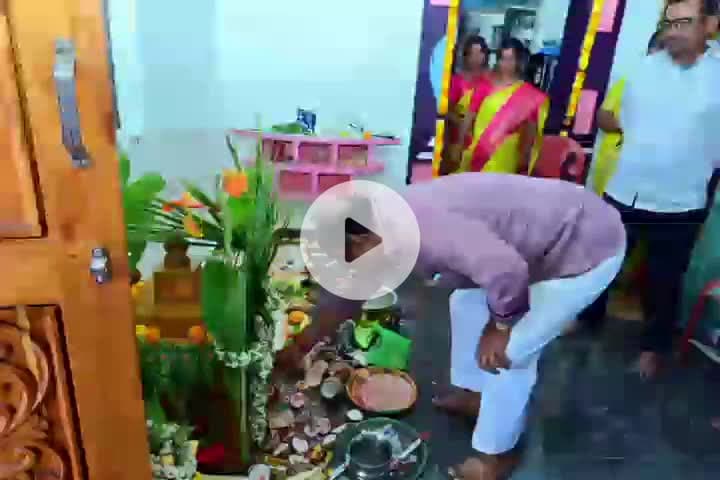 మల్దకల్: చిన్నోని పల్లి గ్రామంలో నూతన గృహ ప్రవేశ కార్యక్రమంలో పాల్గొన్న ఎమ్మెల్యే బండ్ల కృష్ణ మోహన్ రెడ్డి