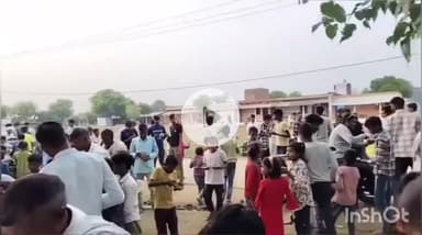 खेरागढ़: बालाजी महाराज आश्रम महमदगढ़ पर ग्रामीणों ने अन्नकूट भण्डारे का आयोजन किया