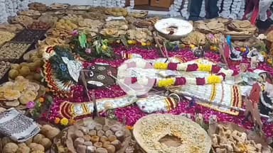 लाडपुरा: कोटा में 125 किलो गोबर से बना गोवर्धन स्वरूप, गहनों से श्रृंगार, 501KG का भोग प्रसाद, उमड़ा आस्था का सैलाब