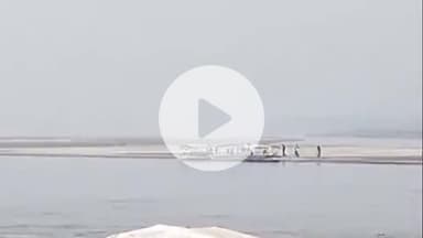 सिराथू: त्योहारों के बाद कड़ा में परिवार के साथ लोगों ने गंगा नदी में बोर्डिंग का लुत्फ उठाया