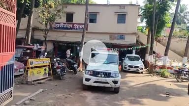 बिहारीगंज: पुलिस पर्यवेक्षक ने मतदान केंद्रों का किया निरीक्षण, अधिकारियों को दिए सख्त निर्देश