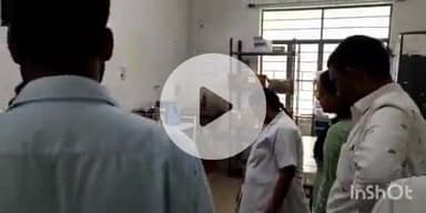 फतुहा: फतुहा स्टेशन के प्लेटफार्म नंबर तीन पर एक युवक अचानक गिरकर हुआ बेहोश