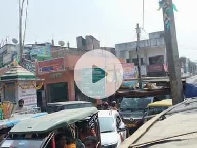 बड़ी दुर्गा स्थान मुंगेर घाट के पास ये जाम लगा है और ये सब सरकार नहीं देख रही है
