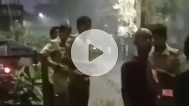 कानपुर: रावतपुर में 100 की स्पीड से जा रही कार खंभे से टकराई, पीछे बैठे युवक के चीथड़े उड़ गए