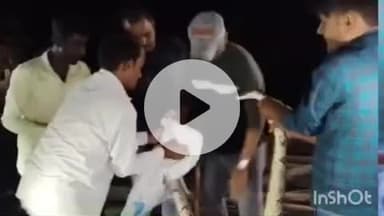 बिधूना: अछल्दा थाना क्षेत्र के छछूंद गांव में घर के अंदर निकला अजगर, मौके पर पहुंची वन विभाग की टीम