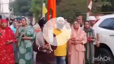 देेेवरिया: सिख समाज के लोगों ने न्यू कॉलोनी स्थित गुरुद्वारे से निकली प्रभात फेरी, किया शहर का भ्रमण
