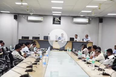 कोंडागांव: कलेक्टर ने समय-सीमा की बैठक में धान खरीदी और राज्योत्सव की तैयारी के लिए दिए दिशा-निर्देश