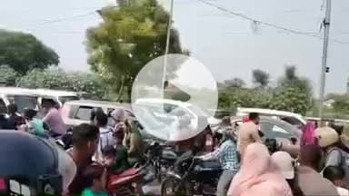 हाथरस: कस्बा मुरसान में मथुरा-बरेली राष्ट्रीय राजमार्ग पर भाई दूज के पर्व पर लगा जाम, घंटों की मशक्कत के बाद पुलिस ने खुलवाया