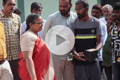 చేర్యాల: చేర్యాల మండల కేంద్రంలో వరి ధాన్యం కొనుగోలు ప్రక్రియను క్షేత్ర స్థాయిలో పరిశీలించిన జిల్లా కలెక్టర్ హైమావతి