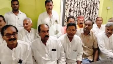 नबीनगर: नवीनगर के पूर्व विधायक वीरेन्द्र कुमार सिंह ने पार्टी के सैकड़ों कार्यकर्ताओं के साथ पद से दिया इस्तीफा