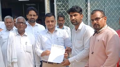 नाथूसरी चौपटा: भारतीय किसान यूनियन के बैनर तले किसानों ने नाथूसरी चोपटा तहसील कार्यालय में सीएम के नाम तहसीलदार को ज्ञापन सौंपा