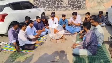 भीलवाड़ा: सनातन युवा परिषद् ने यूआईटी के बाहर सद्बुद्धि यज्ञ किया, लॉटरी घोटाले के विरोध में जताया आक्रोश, जनता सड़कों पर उतरेगी