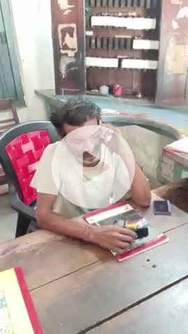 तैयबपुर रेलवे स्टेशन में यह लोग टिकट नहीं रखते है जिसके कारण यात्रियों को परेशानी होती है