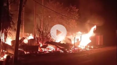 महनार: महनार बाजार के पटेल चौक के पास भीषण आग, कई दुकानें जलकर राख, लाखों का नुकसान