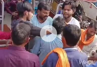 हरदोई: शहर कोतवाली के अटल चौराहे के पास शराब के ठेके के सामने मारपीट का वीडियो हुआ वायरल