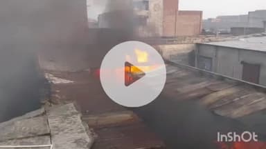 हाथरस: सदर के छोटा नबीपुर में गलीचा फैक्ट्री में शॉर्ट सर्किट से लगी भीषण आग, कई फायर ब्रिगेड पहुंची, लाखों का नुकसान