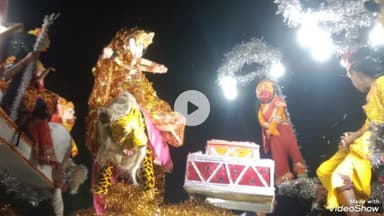 मिर्ज़ापुर: चेतगंज बाजार का ऐतिहासिक भरत मिलाप हुआ संपन्न, निकाली गईं दर्जनों मनमोहक झांकियां