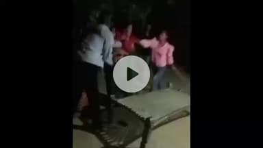 मड़ियाहू: सिरौली गांव में जमीनी विवाद के चलते बेटे ने अपने पिता को पीटा, वीडियो हुआ वायरल