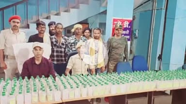 रक्सौल: महुअवा थाना क्षेत्र से पुलिस ने 180 लीटर नेपाली कस्तूरी शराब के साथ 4 अभियुक्तों को किया गिरफ्तार