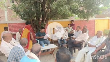 फरेंदा: फरेंदा कस्बे में विधायक वीरेंद्र चौधरी ने चौपाल लगाकर सुनी लोगों की समस्या