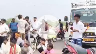 खुरई: खाद न मिलने से नाराज़ किसानों ने बाईपास रोड के पठारी चौराहे पर लगाया जाम, अधिकारियों ने दी समझाइश