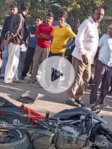 भवारना: खैरा में बाइक और कार की टक्कर, बाइक सवार हुआ घायल