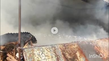 भीलवाड़ा: अजमेरा हॉस्पिटल के सामने वेल्डिंग के दौरान बिल्डिंग से गिरी चिंगारी, बाड़े में आग लगी, घास व लकड़ियां जलीं