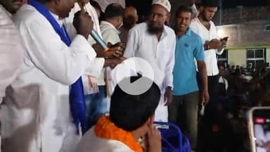 रामगढ़ विधानसभा से बसपा प्रत्याशी सतीश यादव पिन्टू भैया को ग्राम डरवन में #मुस्लिम समाज के लोगो ने #सिक्को से तौलकर...