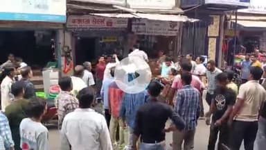 सागर नगर: सागर: कोतवाली थाना क्षेत्र के लच्छू चौराहे पर दो दुकानदारों के बीच मारपीट, वीडियो वायरल